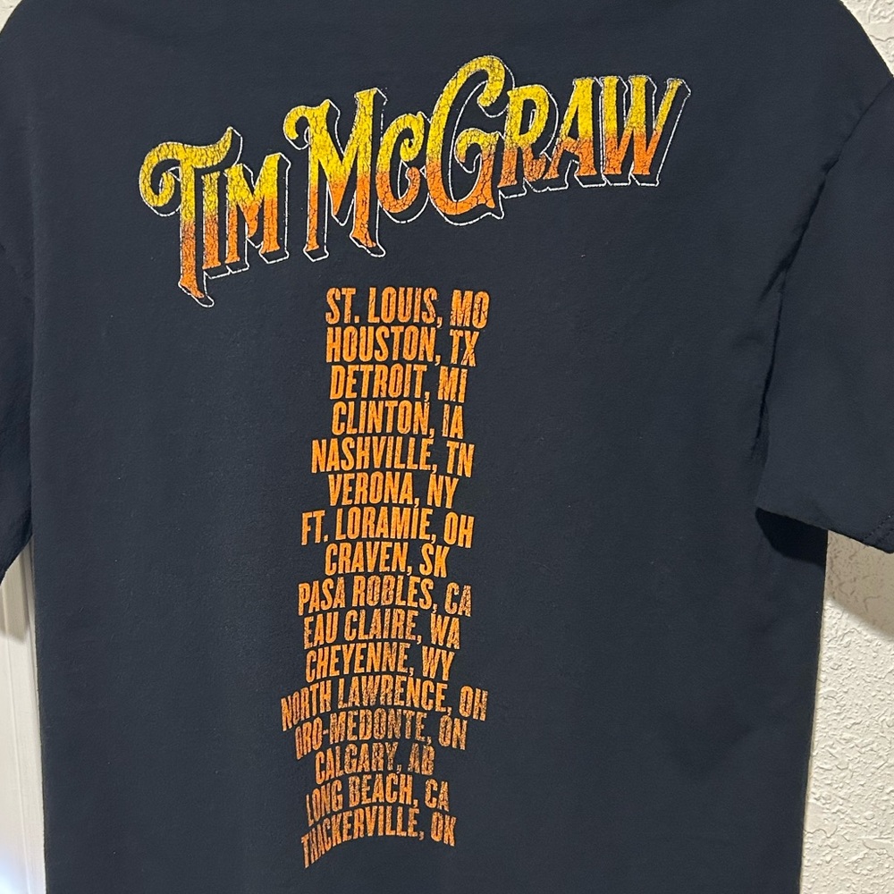Tim McGraw unisex size large black concert t-shirt. - Picture 4 of 5